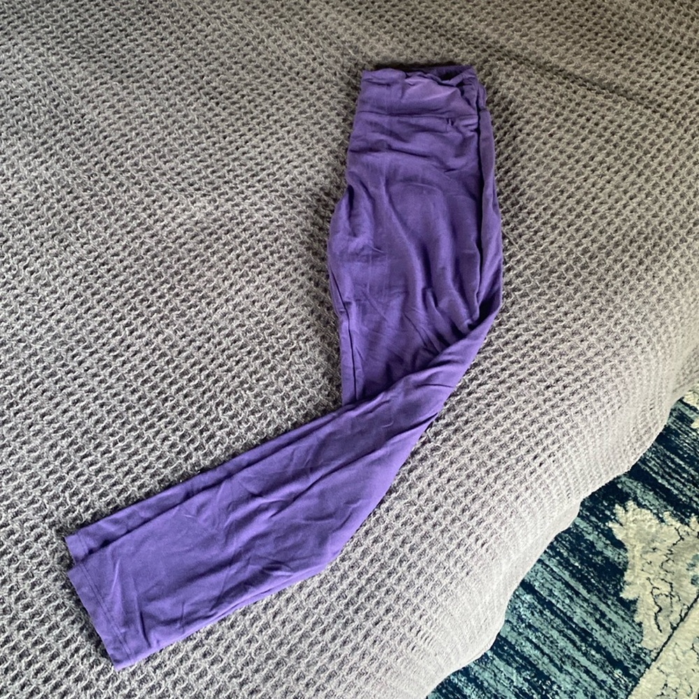 Lularoe One Size purple leggings